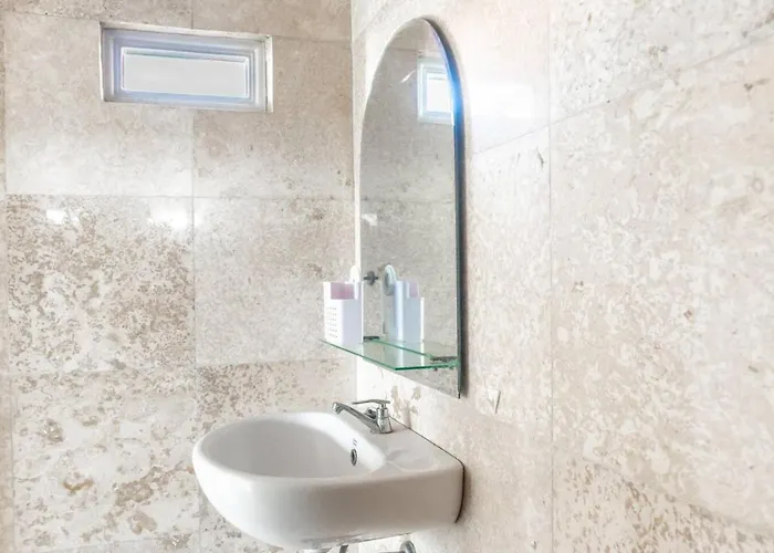 Large With Pool Walking Distance To 3*
