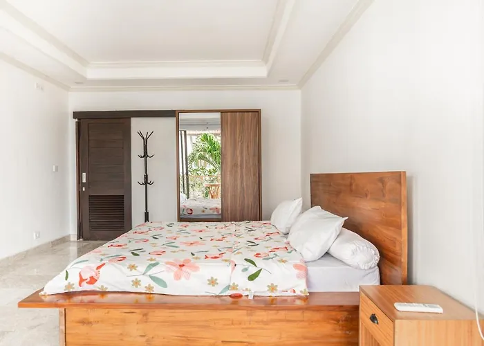 Large With Pool Walking Distance To
